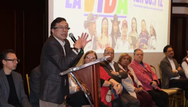Petro y Cepeda lanzan el 'Gabinete por la Vida', integrado por 13 exministros, para hacer veeduría al gobierno de De la Espriella