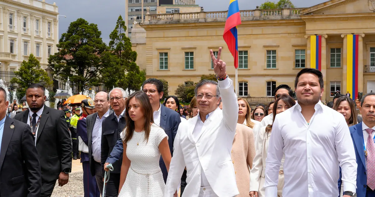 Gustavo Petro dejó la Presidencia de Colombia y salió de la Casa de Nariño