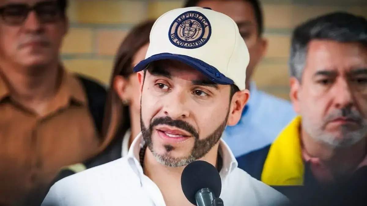 Presidente De la Espriella crea grupo élite para capturar a los responsables de los incendios en el Tolima