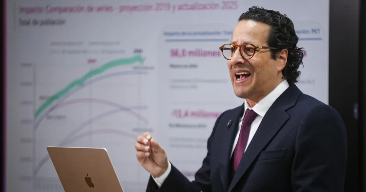 Exdirector del Dane afirma que se enteró de su desvinculación por un decreto, sin aviso del presidente