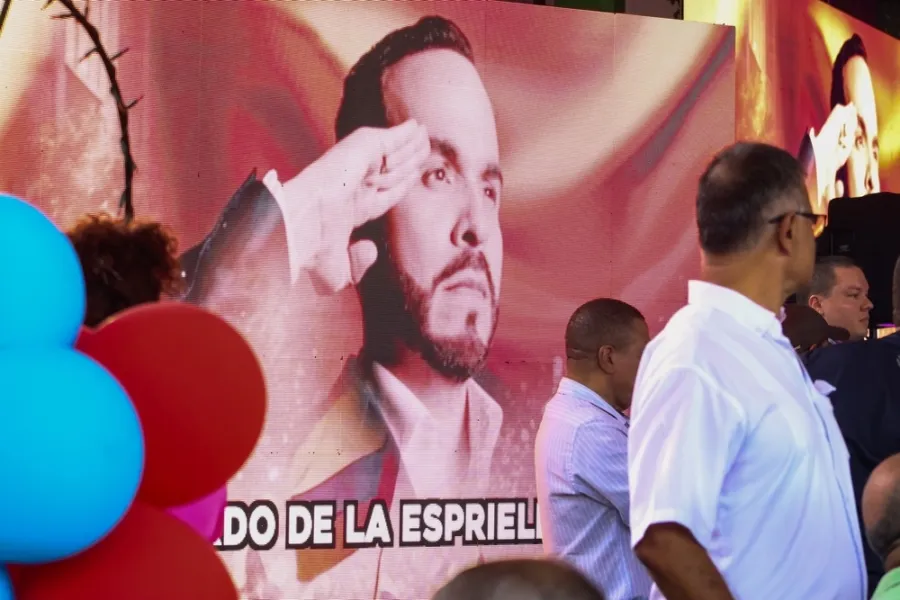 Gobierno de Abelardo de la Espriella anuncia represión a la hoja de coca y abre debate