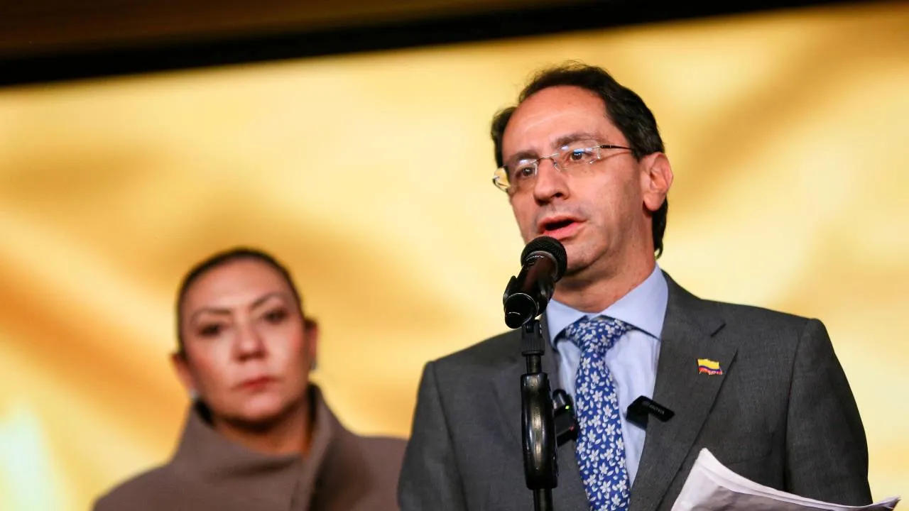 Vicepresidente Restrepo advierte que el gobierno hace lo posible para evitar un apagón heredado