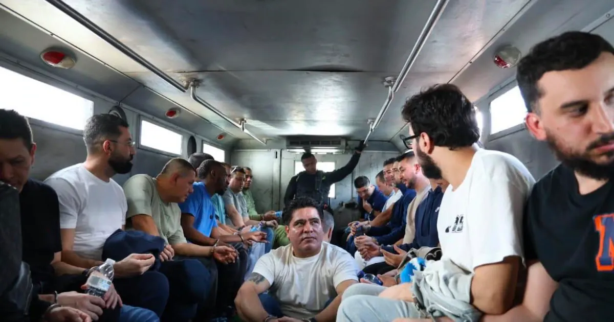 Difunden imágenes del traslado de más de 117 presos de Itagüí durante la posesión presidencial