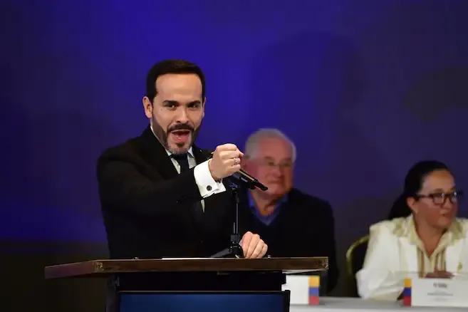 De la Espriella pronuncia su primer discurso oficial como presidente ante el CNE