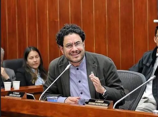 Cepeda anuncia desobediencia civil pacífica si Abelardo de la Espriella llega a la Presidencia sin aclarar cuestionamientos