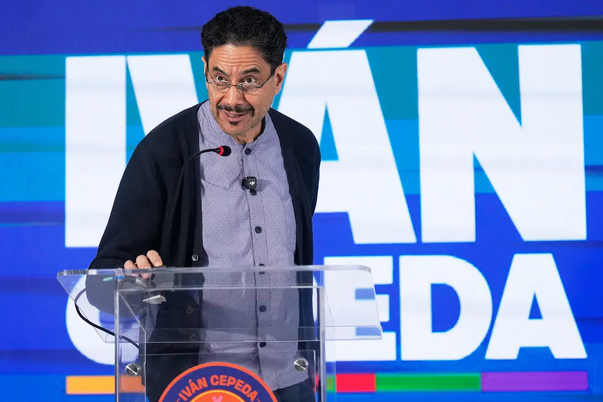 Iván Cepeda anuncia su ausencia en la posesión de Abelardo de la Espriella y se alinea con Petro