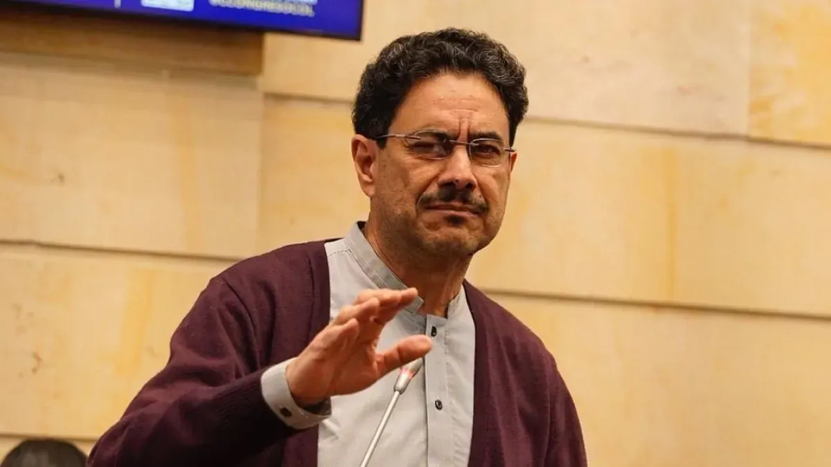 El debate por la asistencia de congresistas a la posesión de Abelardo De La Espriella