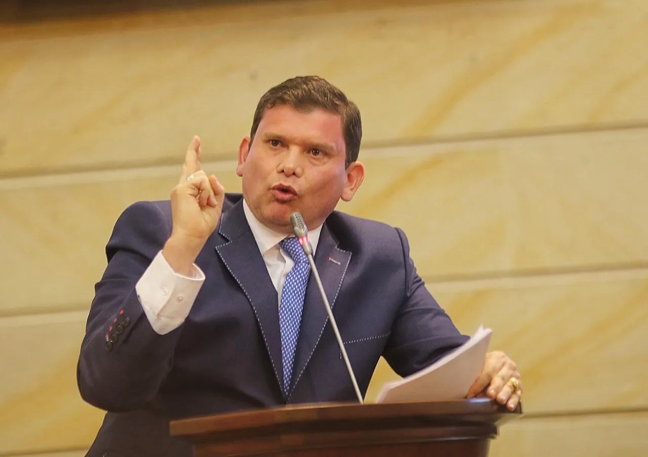 Abelardo de la Espriella designa a John Milton Rodríguez como liquidador del Ministerio de la Igualdad