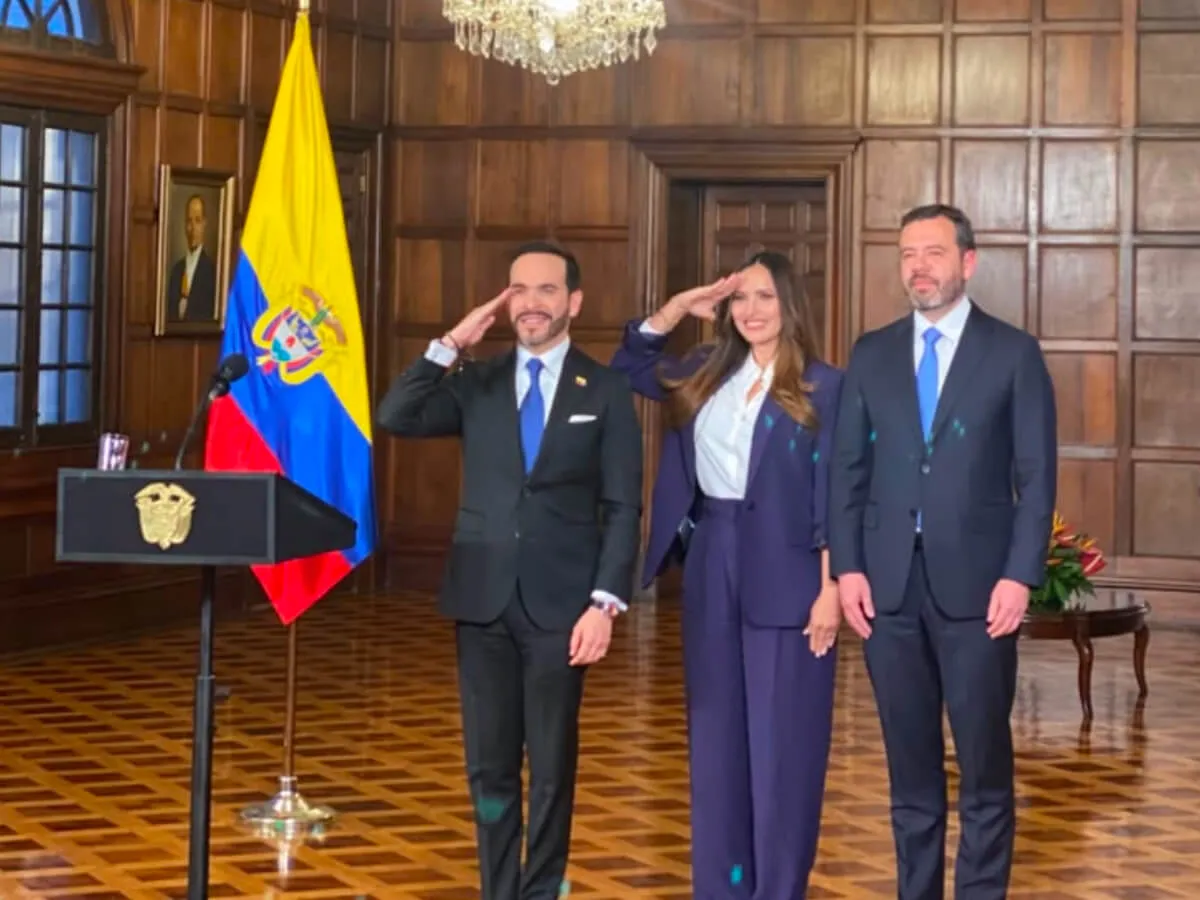 De la Espriella presenta a Clara Lucía Sandoval como su gerente para Bogotá, junto a Galán