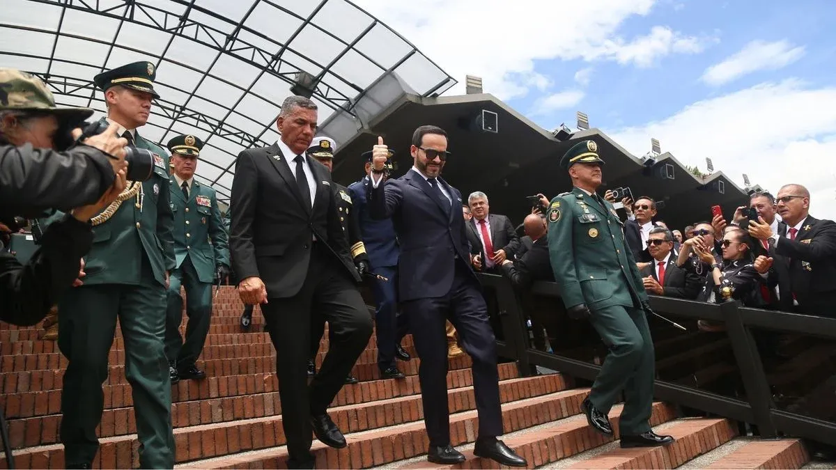 Juez levanta la suspensión de bombardeos a grupos ilegales y ordena más precaución al Gobierno