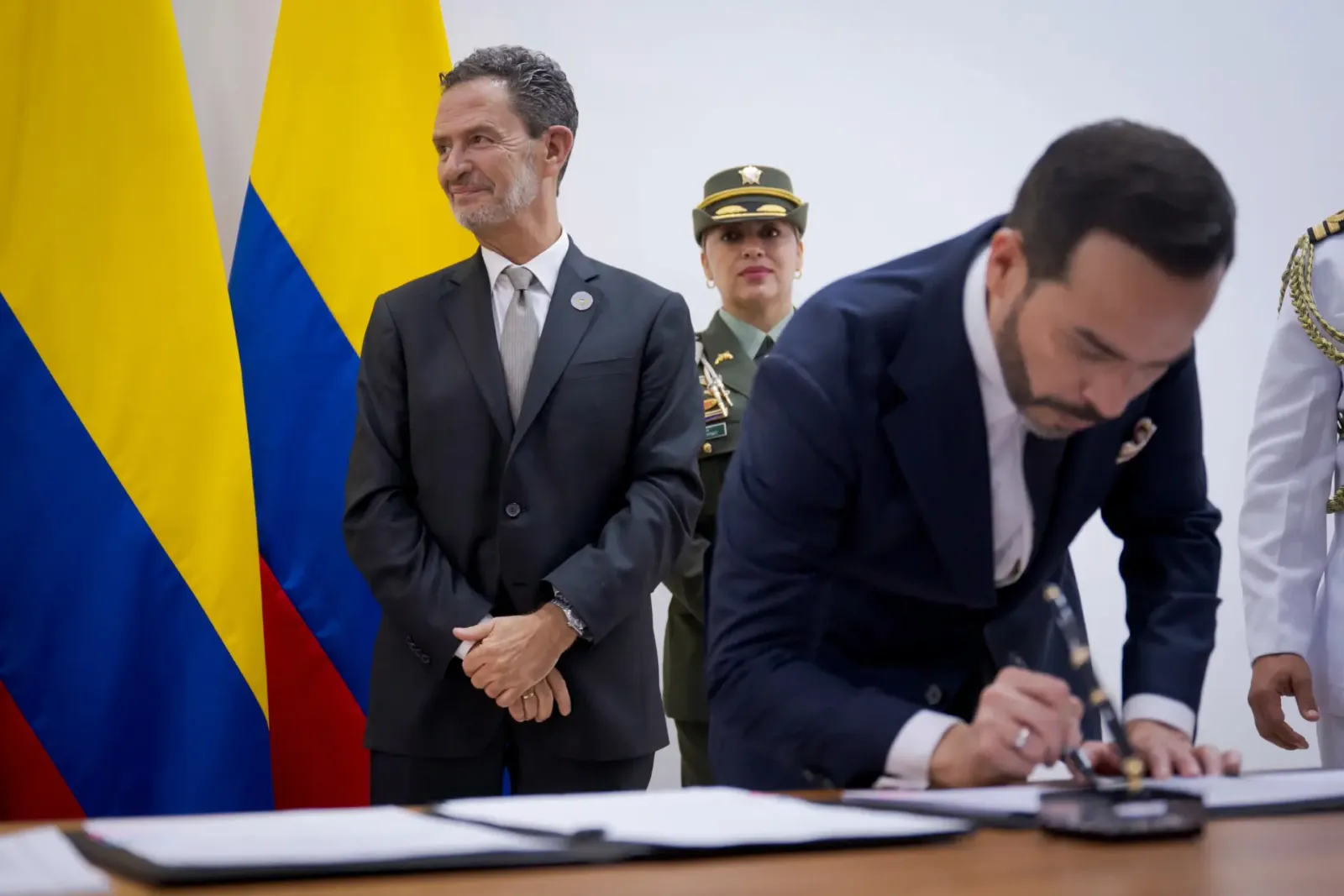 Política exterior de De la Espriella y Bula: entre el alineamiento y el aislamiento
