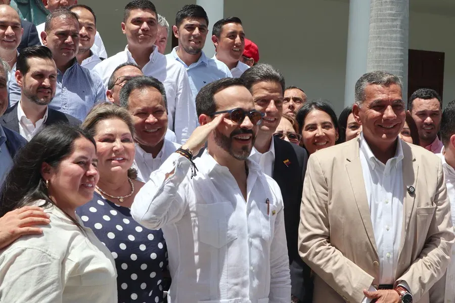 La posible investidura de Abelardo de la Espriella en un batallón reaviva el debate en Colombia