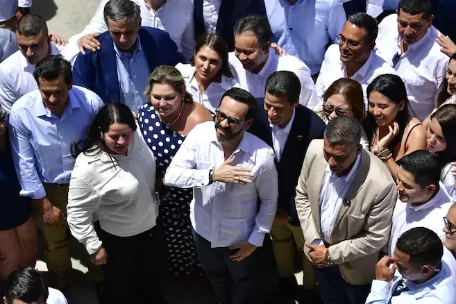 El gobierno entrante plantea llevar el poder presidencial a las regiones