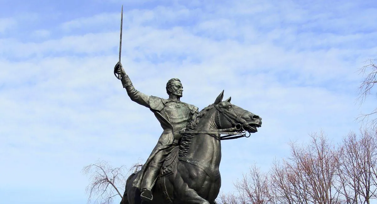 Petro retirará la espada de Bolívar de la Casa de Nariño antes del relevo a De la Espriella