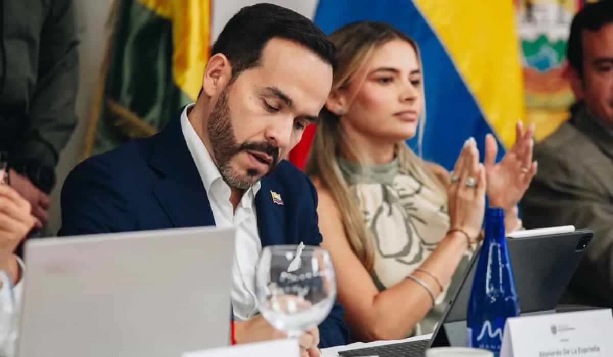 Analistas piden al gobierno De la Espriella mesura con el alza del mínimo en 2027