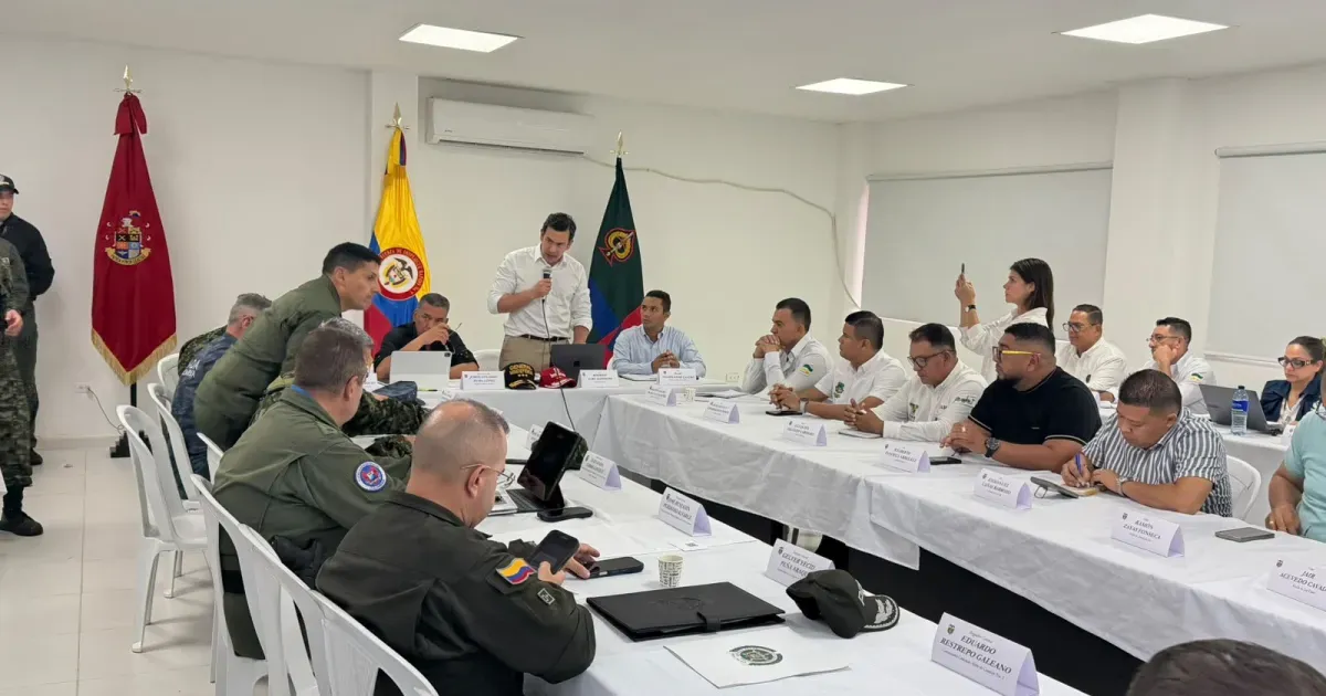 Ministros Lara y Mora se reúnen con 11 alcaldes de zonas rojas de Bolívar