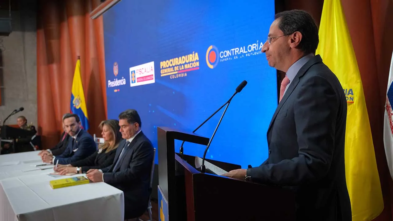 Gobierno entrega el Libro de la Verdad a los organismos de control por el Día Contra la Corrupción