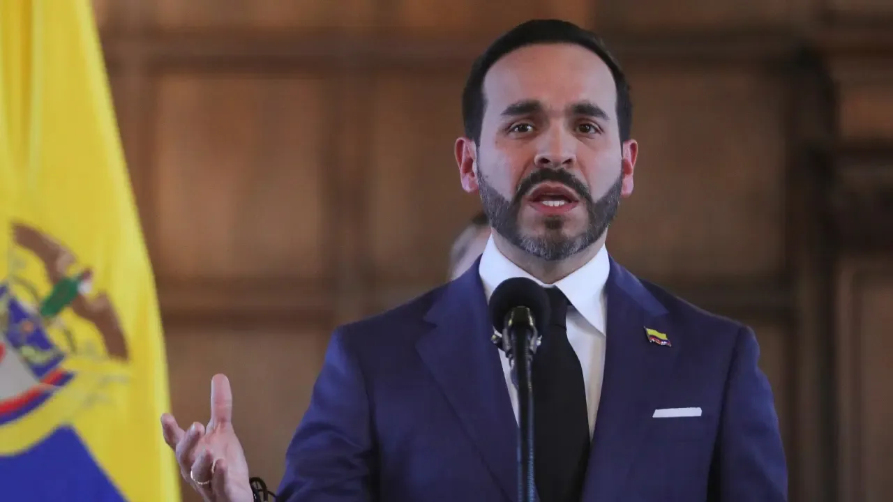 Presidente De la Espriella presenta el 'Libro de la Verdad' y cuestiona al gobierno anterior por el manejo de recursos