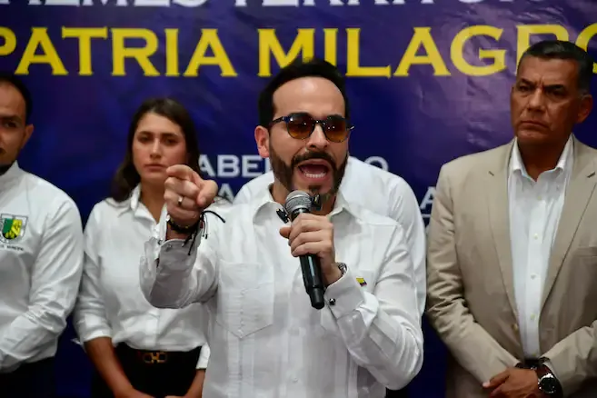 De la Espriella lanza ultimátum a grupos criminales durante empalme en Tolima