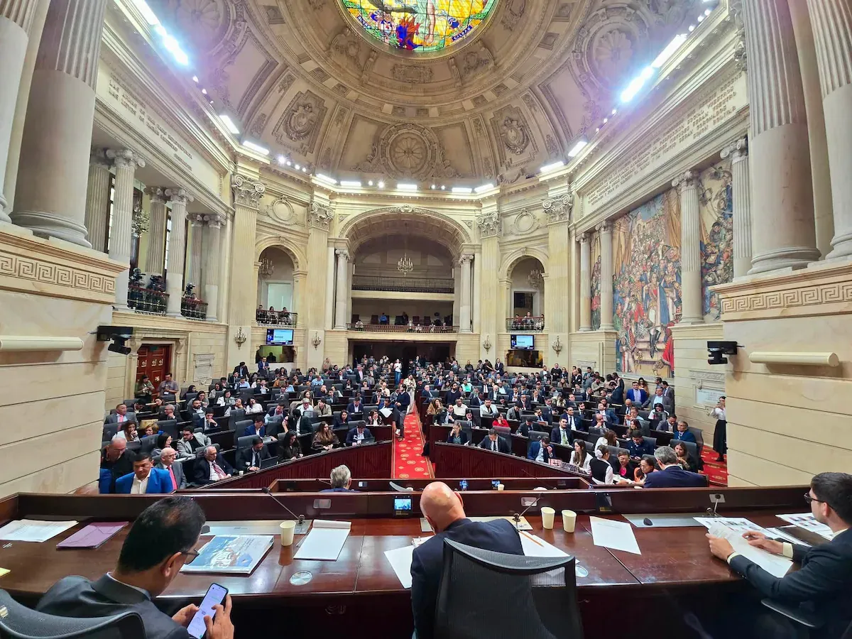 Congresistas de todas las bancadas se retiran del debate del presupuesto ante la ausencia de ministros