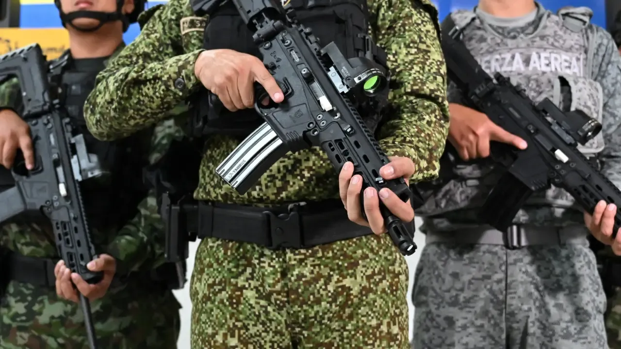 De La Espriella proyecta movimientos en la cúpula militar y posibles reintegros de oficiales