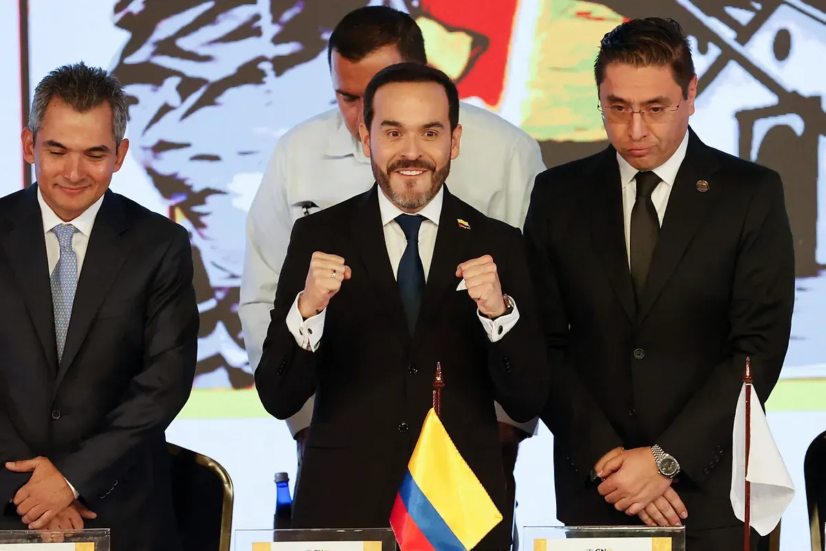 Abelardo De la Espriella asume la presidencia de Colombia en medio de retos en seguridad y economía