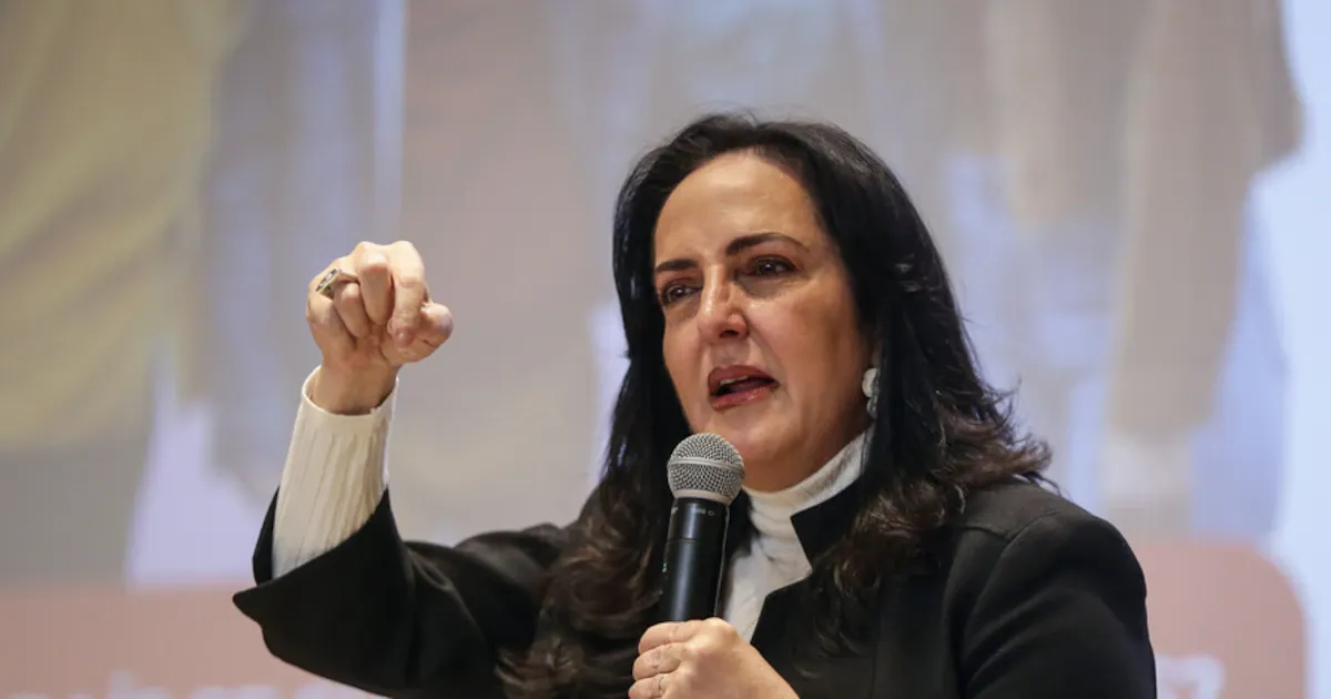 María Fernanda Cabal respondió a joven de izquierda que lanzó pullas a Abelardo de la Espriella
