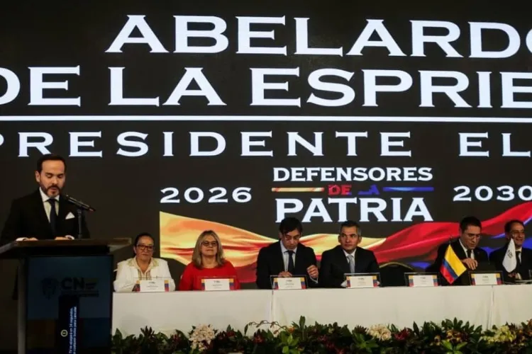 De la Espriella anuncia la eliminación de 229 cargos en la Presidencia