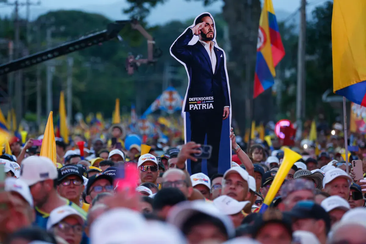 Militares retirados e iglesias evangélicas: las bases que apoyan a Abelardo de la Espriella