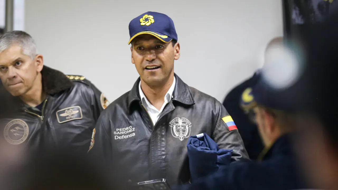 Ministro de Defensa Pedro Sánchez niega que desconozca a de la Espriella como presidente electo