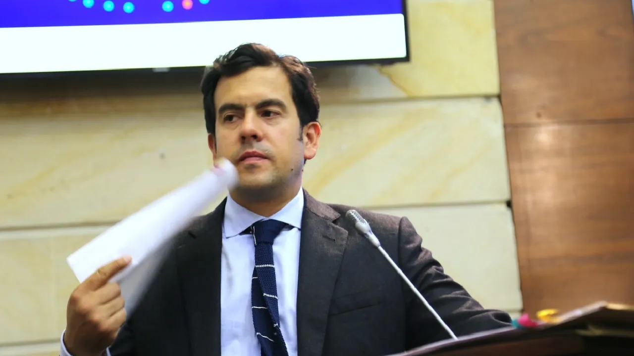MinInterior afirma que la protección a exfuncionarios del Gobierno Petro fue reducida, pero no eliminada