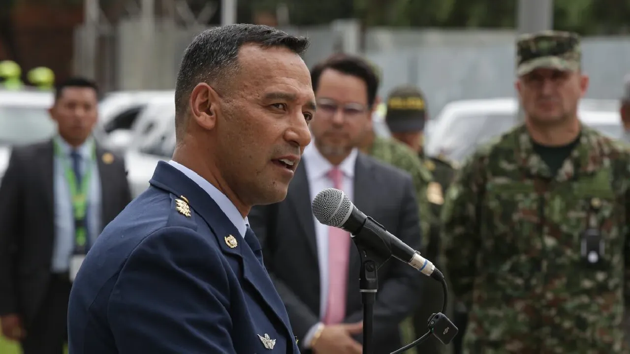 Equipo de empalme de De la Espriella eleva 666 preguntas al Ministerio de Defensa