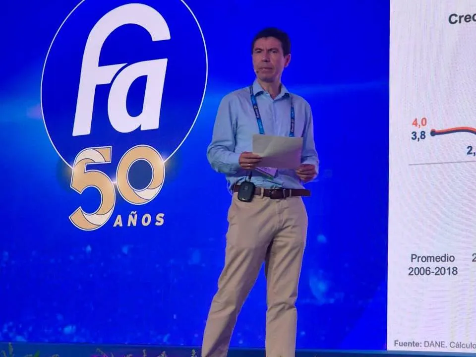 Ministerio de Hacienda plantea recortes y más inversión para reordenar las cuentas del país