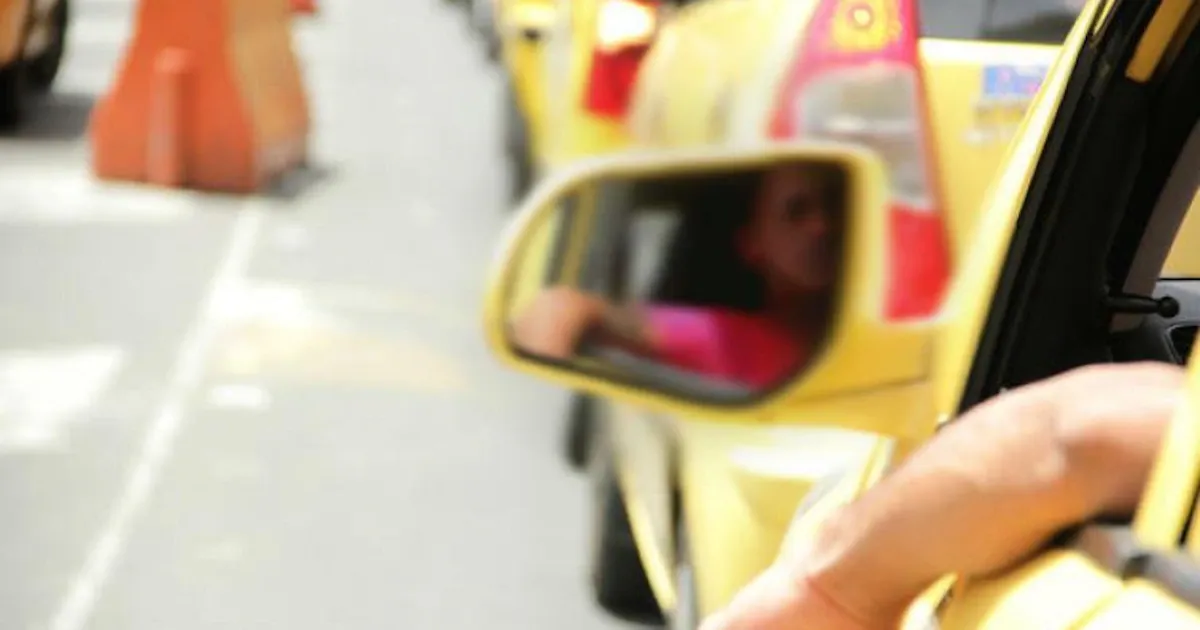 Ministerio de Transporte elimina el permiso para que taxis operen entre municipios vecinos