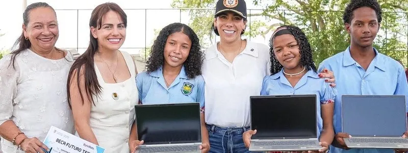 Ministerio TIC refuerza la educación digital en Bolívar con computadores e inversión por $159.340 millones