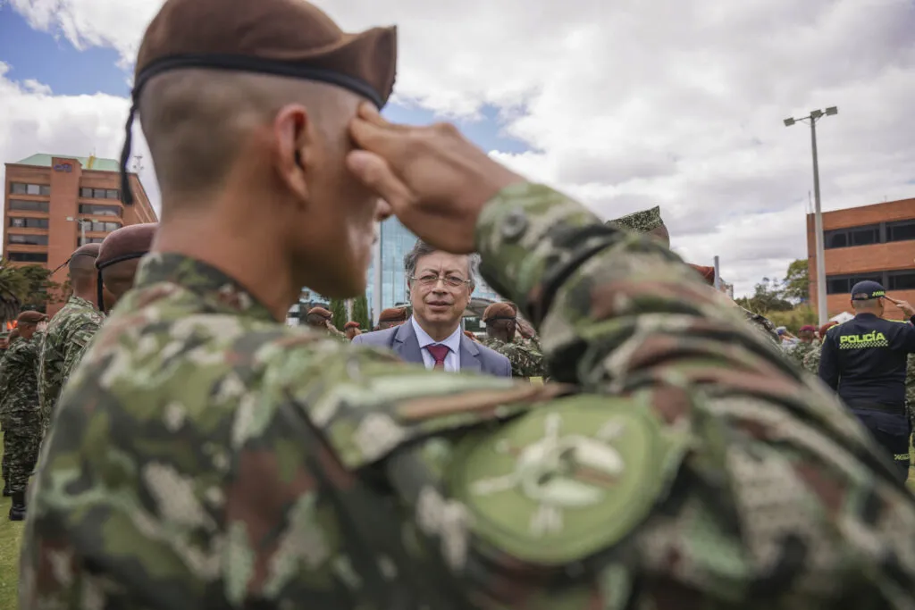 Ministro de Defensa dice que las Fuerzas Militares reconocerán a De la Espriella desde el 7 de agosto de 2026