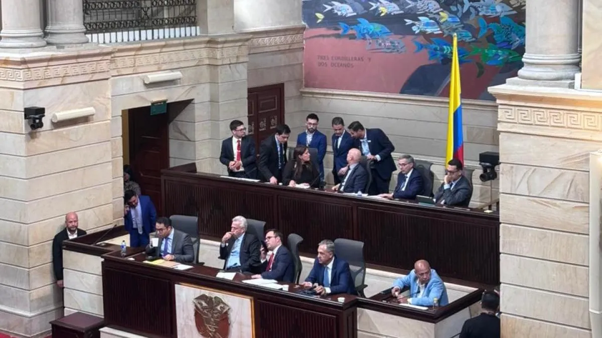 Ministro de Hacienda defiende el presupuesto ante las Comisiones Económicas y advierte sobre el 'abismo' fiscal