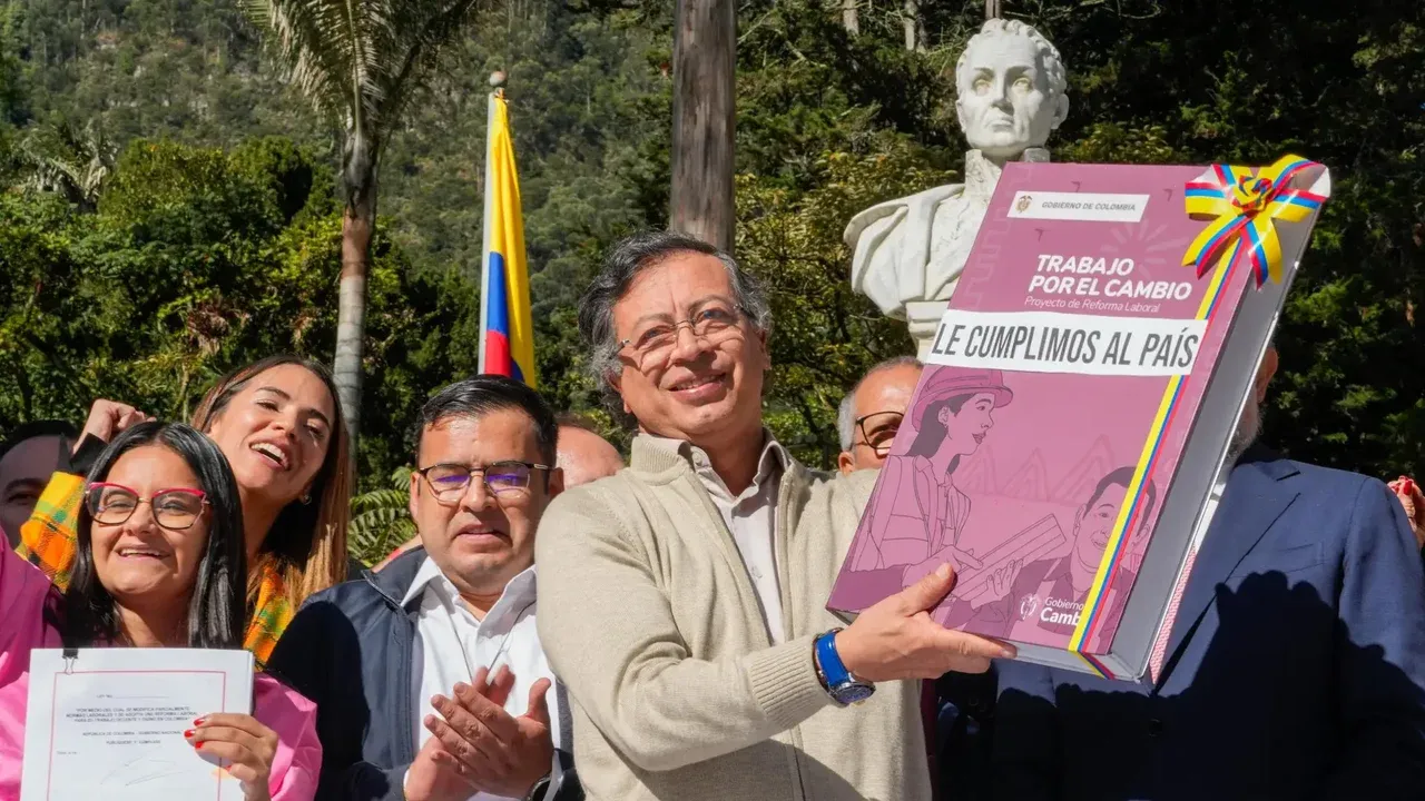 Ministerio del Trabajo firma cuatro decretos que complementan la reforma laboral