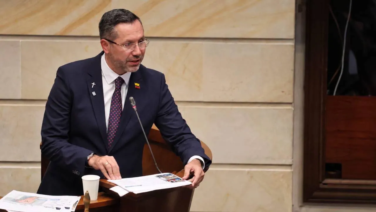 Moción de censura contra el ministro de Vivienda no contaría con los votos para prosperar en el Senado
