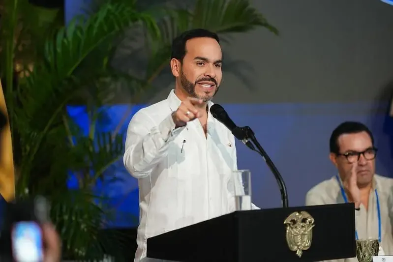 Presidente De la Espriella advierte a gobernadores y alcaldes que no negocien con grupos armados