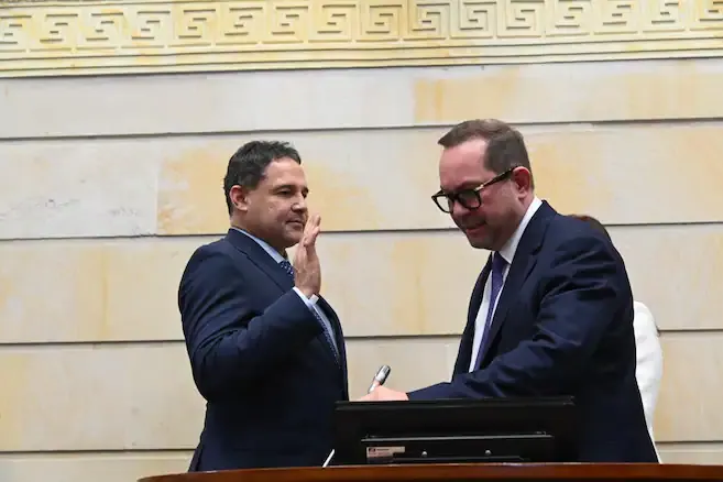 Honorio Henríquez asume la presidencia del Senado y marca distancia frente al nuevo gobierno