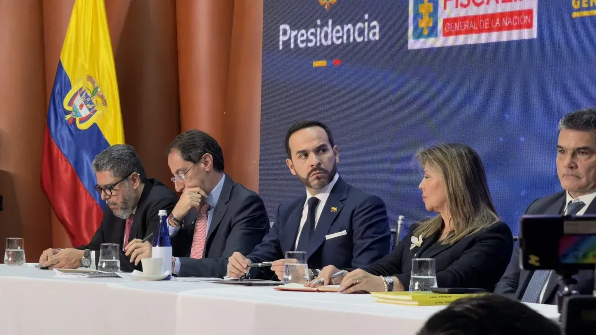 De La Espriella denuncia nómina paralela de 900.000 contratos y un desfalco al Estado en el Libro de la verdad