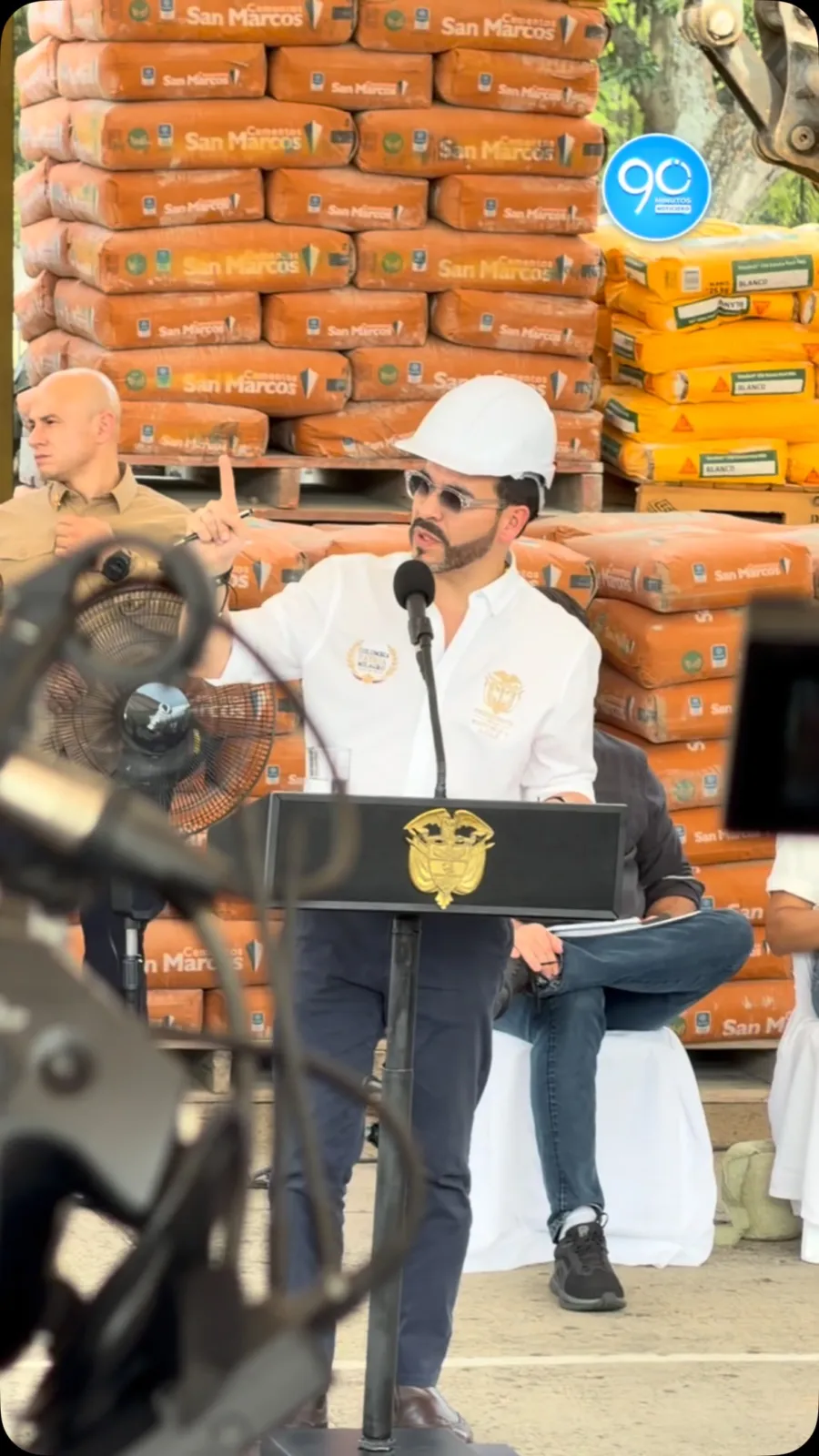 Abelardo de la Espriella anunció en Cali ayudas económicas para familias afectadas por el terremoto