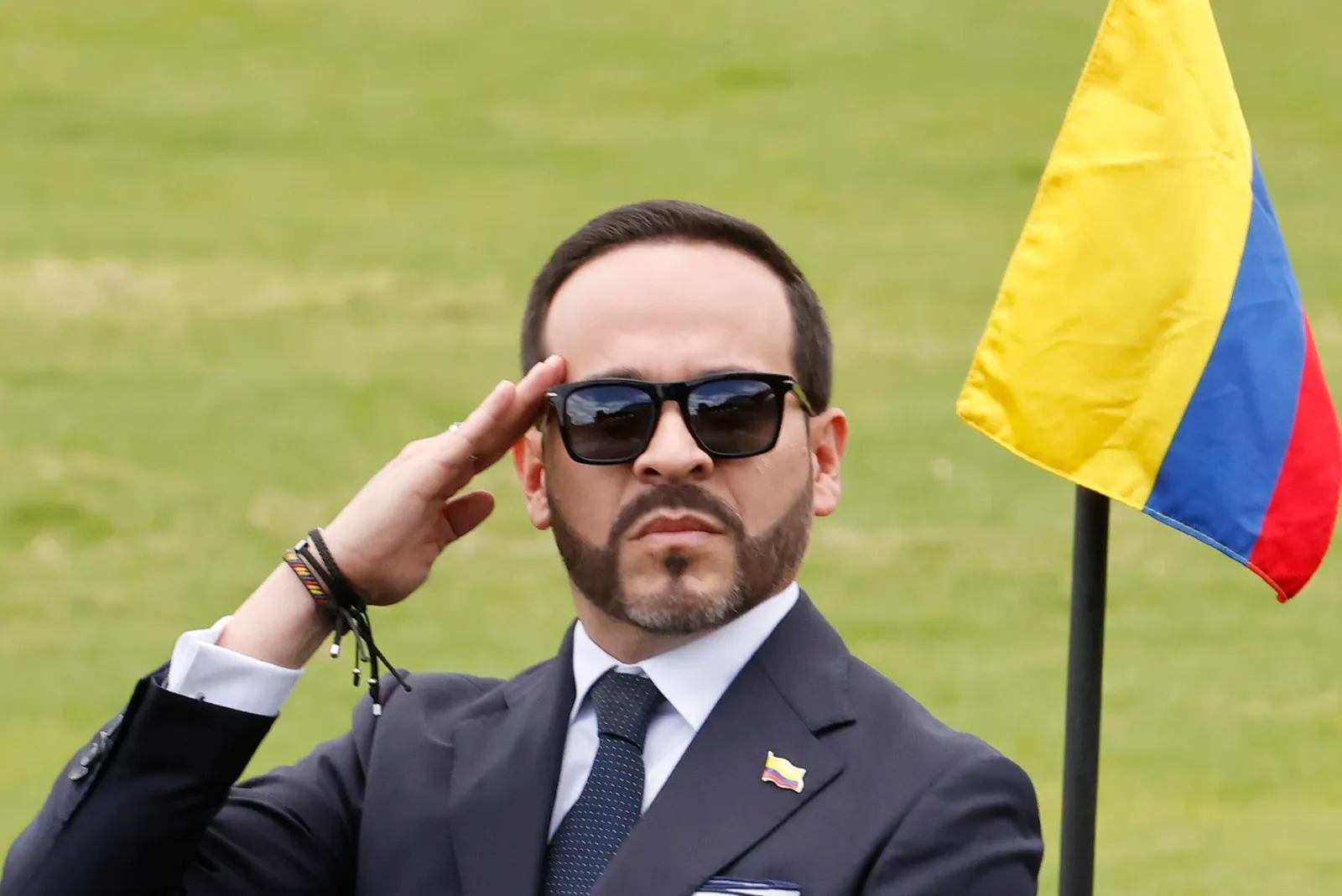 Ordenan a De la Espriella disculparse por vulnerar la neutralidad religiosa en su investidura