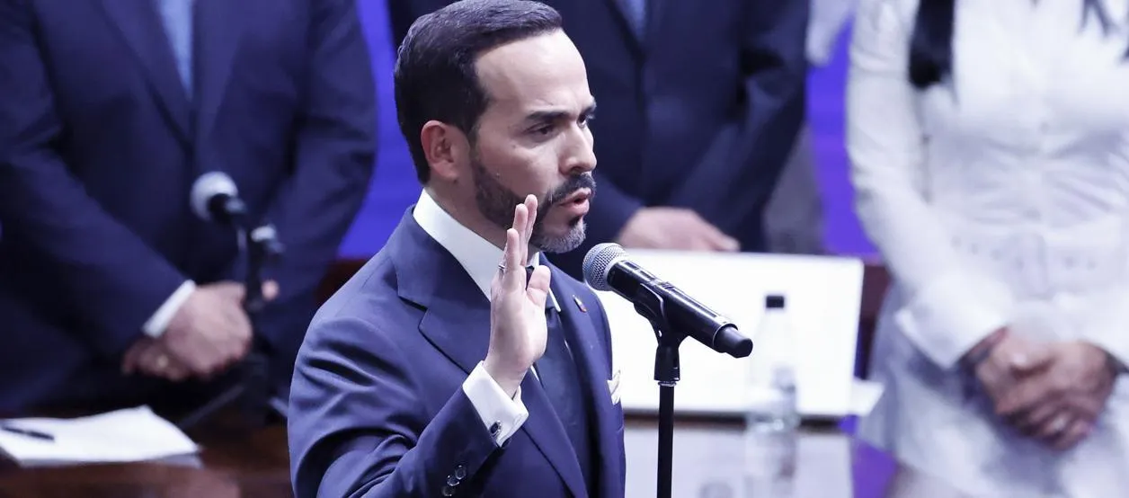 Ordenan a De La Espriella disculparse en alocución por vulnerar la neutralidad religiosa en su posesión