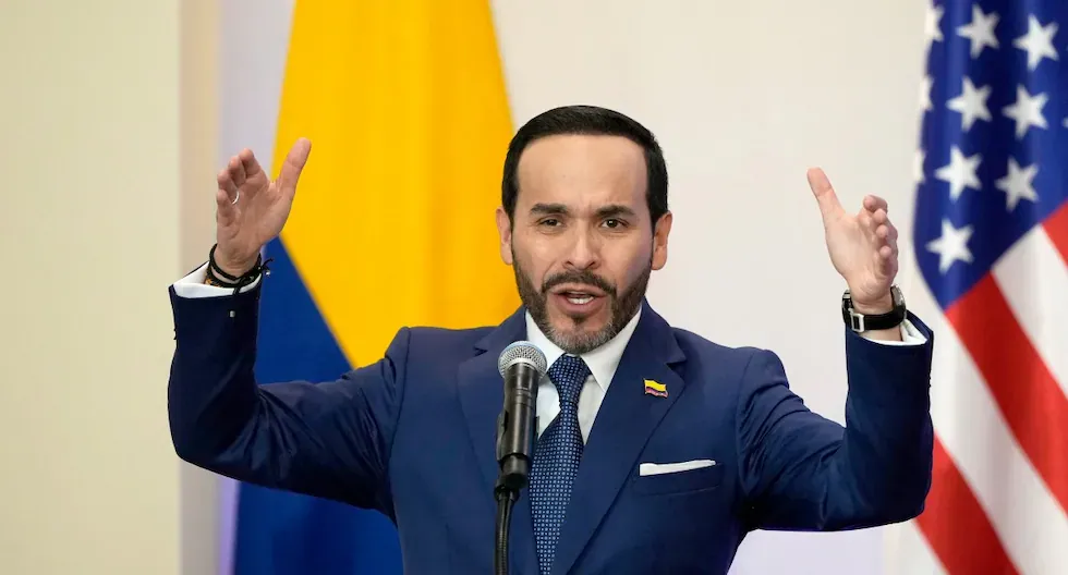 Ordenan al presidente De la Espriella retirar publicaciones en las que aparece entre cadáveres