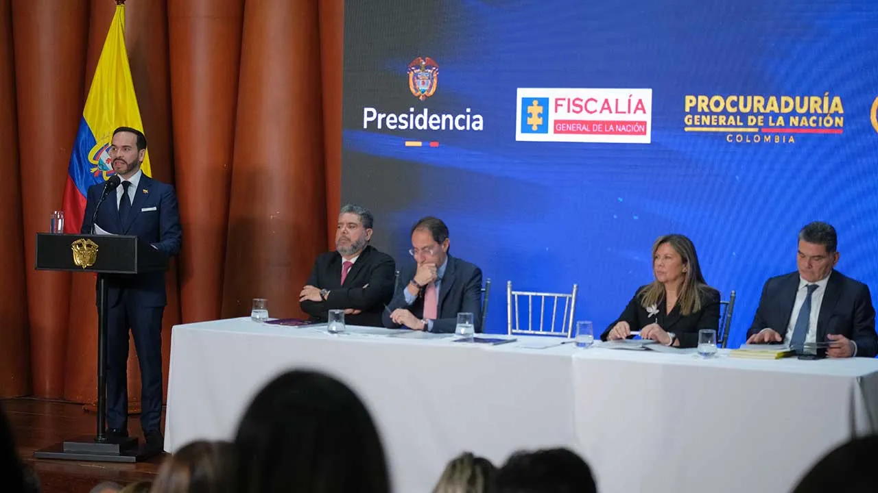Presidente De La Espriella entregó el Libro de la Verdad en el Día Nacional contra la Corrupción