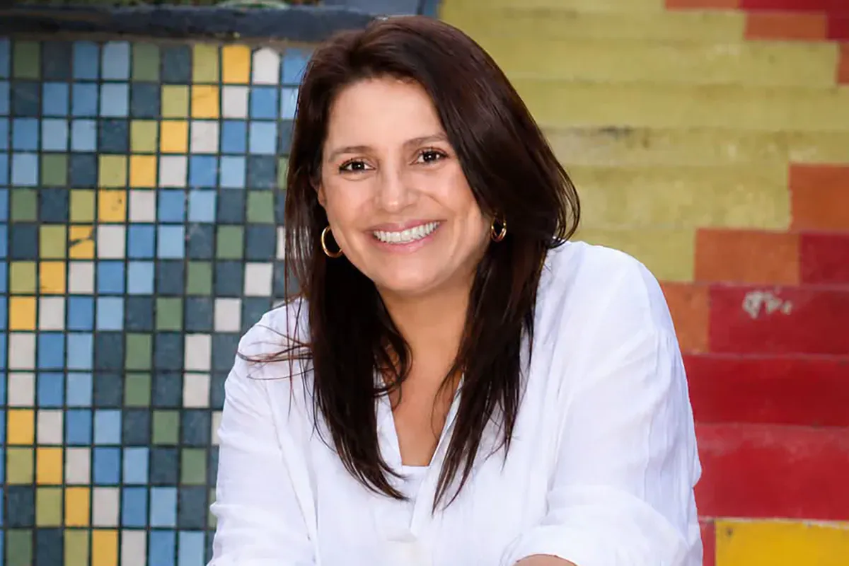 La ministra de Cultura congela un programa de becas vigente por 27 años y se reúne con Agustín Laje