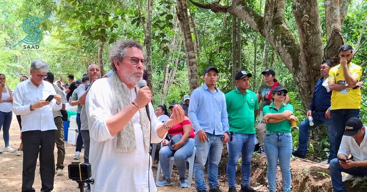 Abelardo de la Espriella califica de bandido a Timockenko y Pastor Alape le responde desde el gobierno