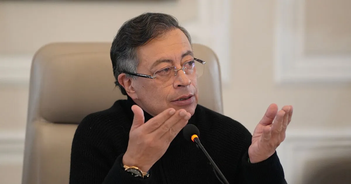 Petro critica la búsqueda de recursos internacionales para vivienda del gobierno entrante